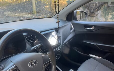 Hyundai Solaris II рестайлинг, 2020 год, 1 400 000 рублей, 3 фотография