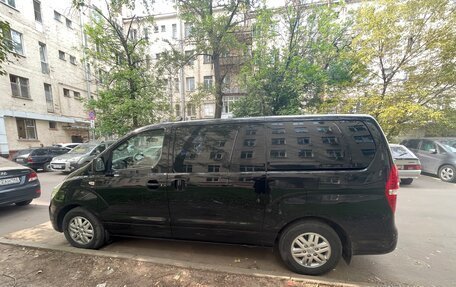 Hyundai Grand Starex Grand Starex I рестайлинг 2, 2017 год, 2 690 000 рублей, 2 фотография