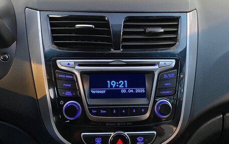 Hyundai Solaris II рестайлинг, 2015 год, 700 000 рублей, 5 фотография