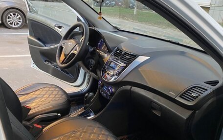 Hyundai Solaris II рестайлинг, 2015 год, 700 000 рублей, 10 фотография