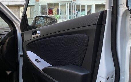 Hyundai Solaris II рестайлинг, 2015 год, 700 000 рублей, 11 фотография