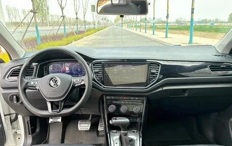 Volkswagen T-Roc I, 2021 год, 1 350 000 рублей, 6 фотография