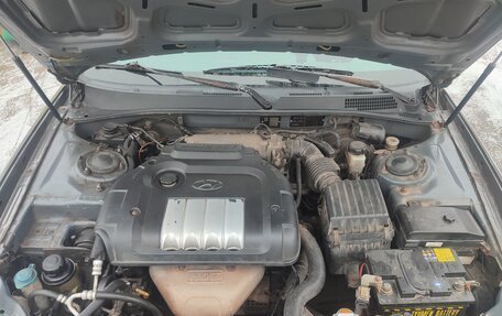 Hyundai Sonata IV рестайлинг, 2002 год, 260 000 рублей, 18 фотография