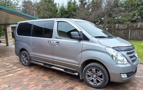 Hyundai Grand Starex Grand Starex I рестайлинг 2, 2017 год, 3 000 000 рублей, 1 фотография