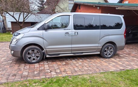 Hyundai Grand Starex Grand Starex I рестайлинг 2, 2017 год, 3 000 000 рублей, 3 фотография