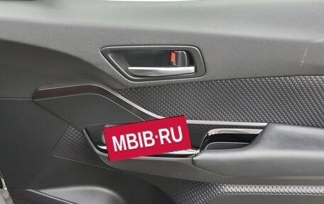 Toyota C-HR I рестайлинг, 2020 год, 2 310 000 рублей, 12 фотография