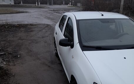 Renault Logan II, 2017 год, 550 000 рублей, 4 фотография