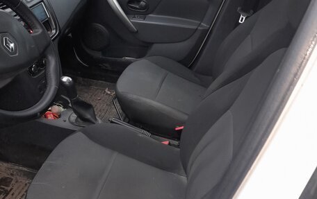 Renault Logan II, 2017 год, 550 000 рублей, 11 фотография