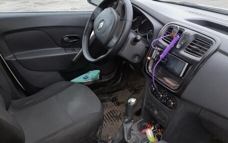 Renault Logan II, 2017 год, 550 000 рублей, 9 фотография