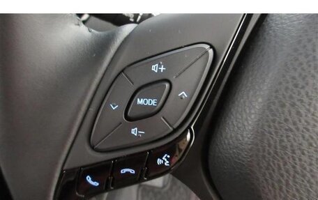 Toyota C-HR I рестайлинг, 2020 год, 2 105 000 рублей, 17 фотография