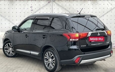 Mitsubishi Outlander III рестайлинг 3, 2016 год, 1 950 000 рублей, 5 фотография