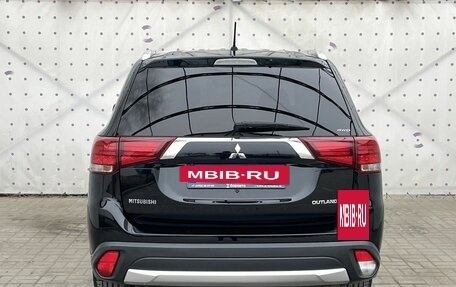 Mitsubishi Outlander III рестайлинг 3, 2016 год, 1 950 000 рублей, 6 фотография