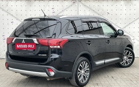 Mitsubishi Outlander III рестайлинг 3, 2016 год, 1 950 000 рублей, 4 фотография