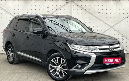 Mitsubishi Outlander III рестайлинг 3, 2016 год, 1 950 000 рублей, 2 фотография