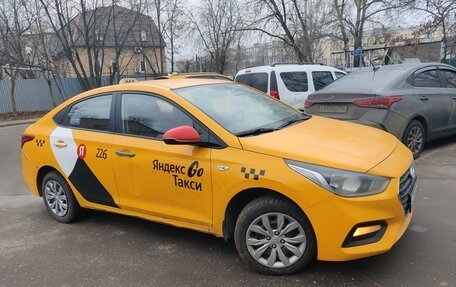 Hyundai Solaris II рестайлинг, 2019 год, 650 000 рублей, 1 фотография