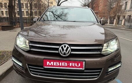 Volkswagen Touareg III, 2011 год, 1 600 000 рублей, 1 фотография