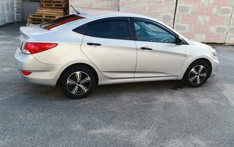 Hyundai Solaris II рестайлинг, 2013 год, 1 000 000 рублей, 6 фотография