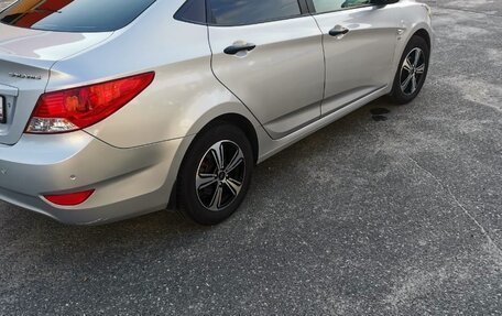 Hyundai Solaris II рестайлинг, 2013 год, 1 000 000 рублей, 5 фотография