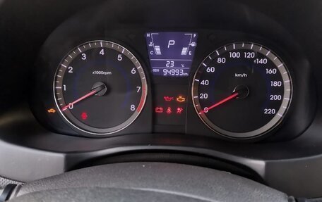 Hyundai Solaris II рестайлинг, 2013 год, 1 000 000 рублей, 8 фотография