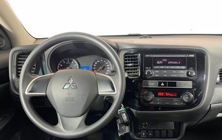 Mitsubishi Outlander III рестайлинг 3, 2018 год, 2 050 000 рублей, 12 фотография