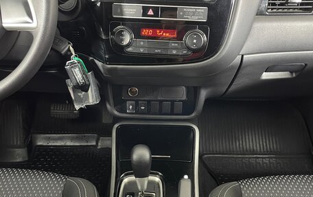 Mitsubishi Outlander III рестайлинг 3, 2018 год, 2 050 000 рублей, 14 фотография