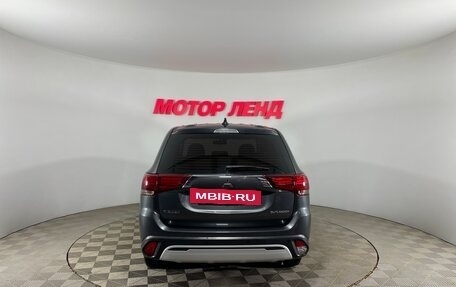 Mitsubishi Outlander III рестайлинг 3, 2018 год, 2 050 000 рублей, 5 фотография