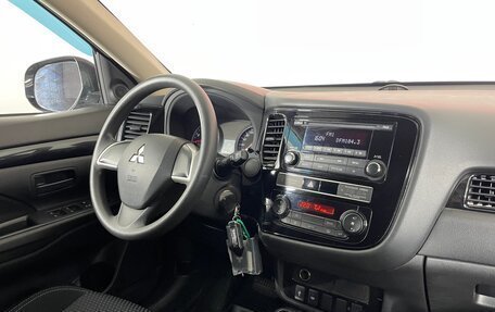 Mitsubishi Outlander III рестайлинг 3, 2018 год, 2 050 000 рублей, 13 фотография