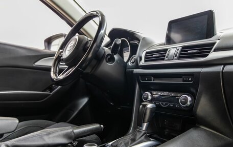 Mazda 3, 2018 год, 1 328 000 рублей, 33 фотография