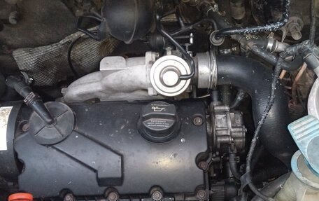 Volkswagen Transporter T5 рестайлинг, 2004 год, 900 000 рублей, 10 фотография