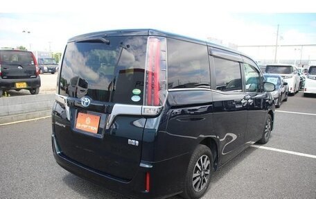 Toyota Esquire I, 2017 год, 2 990 000 рублей, 4 фотография