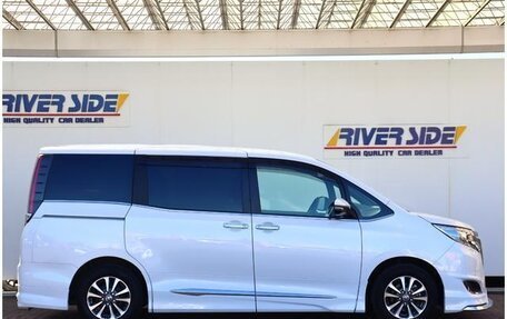 Toyota Esquire I, 2020 год, 3 210 000 рублей, 2 фотография