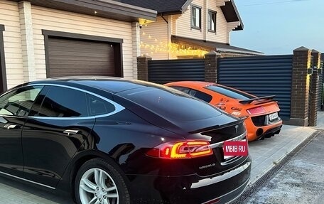 Tesla Model S I, 2015 год, 2 800 000 рублей, 1 фотография