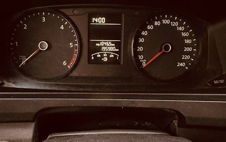 Volkswagen Caravelle T6 рестайлинг, 2015 год, 2 850 000 рублей, 4 фотография