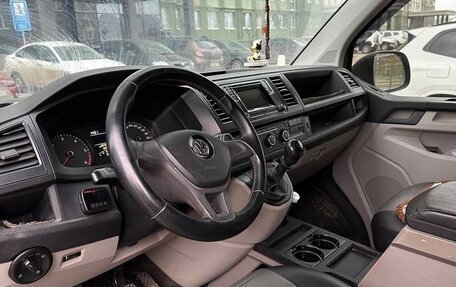 Volkswagen Caravelle T6 рестайлинг, 2015 год, 2 850 000 рублей, 5 фотография