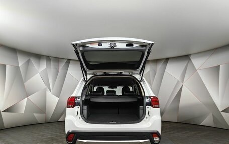 Mitsubishi Outlander III рестайлинг 3, 2015 год, 1 699 000 рублей, 12 фотография