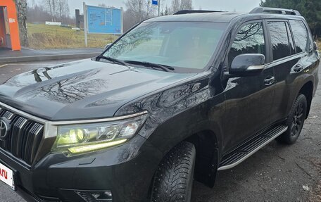 Toyota Land Cruiser Prado 150 рестайлинг 2, 2022 год, 7 390 000 рублей, 4 фотография