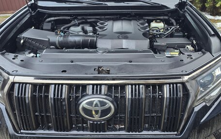 Toyota Land Cruiser Prado 150 рестайлинг 2, 2022 год, 7 390 000 рублей, 20 фотография