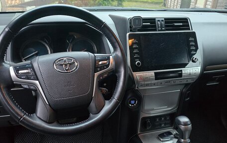 Toyota Land Cruiser Prado 150 рестайлинг 2, 2022 год, 7 390 000 рублей, 17 фотография