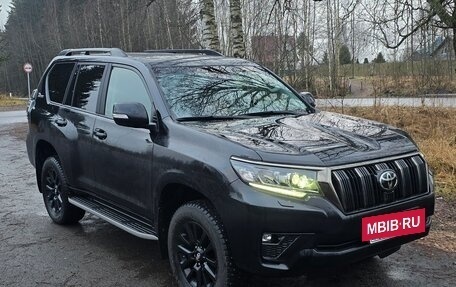 Toyota Land Cruiser Prado 150 рестайлинг 2, 2022 год, 7 390 000 рублей, 9 фотография
