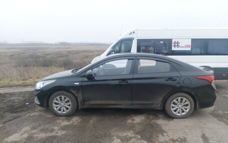 Hyundai Solaris II рестайлинг, 2018 год, 1 000 000 рублей, 3 фотография