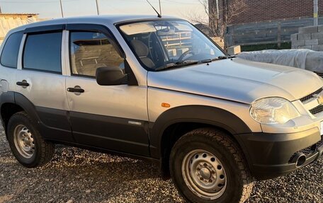 Chevrolet Niva I рестайлинг, 2010 год, 350 000 рублей, 1 фотография