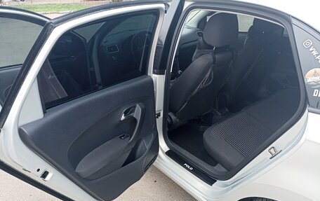 Volkswagen Polo VI (EU Market), 2012 год, 900 000 рублей, 10 фотография