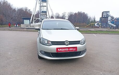 Volkswagen Polo VI (EU Market), 2012 год, 900 000 рублей, 2 фотография