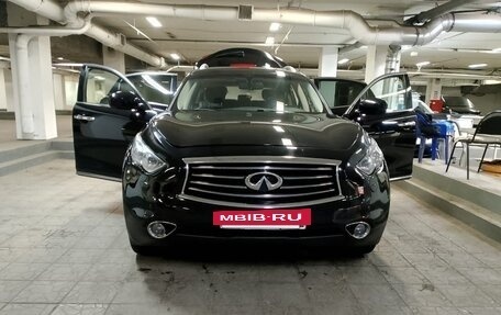 Infiniti QX70, 2016 год, 2 800 000 рублей, 8 фотография