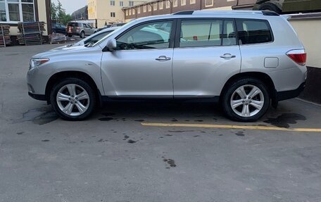 Toyota Highlander III, 2011 год, 2 350 000 рублей, 2 фотография