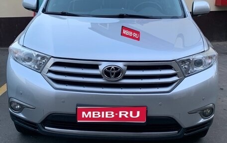 Toyota Highlander III, 2011 год, 2 350 000 рублей, 1 фотография