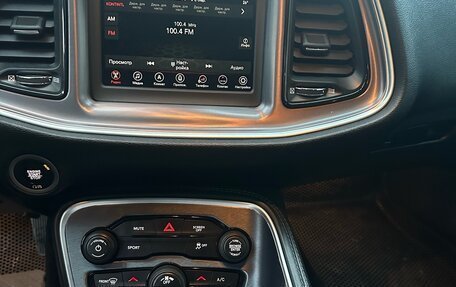 Dodge Challenger III рестайлинг 2, 2019 год, 3 400 000 рублей, 4 фотография