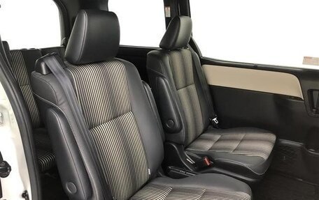 Toyota Noah III, 2021 год, 2 460 911 рублей, 10 фотография