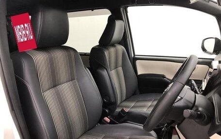 Toyota Noah III, 2021 год, 2 460 911 рублей, 9 фотография