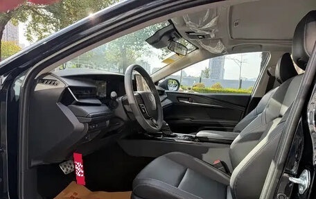 Toyota Camry, 2025 год, 3 650 000 рублей, 9 фотография